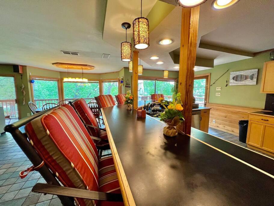 The River Haven - Sleeps 32 - On Guadalupe River Seguin Luaran gambar