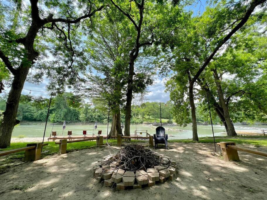 The River Haven - Sleeps 32 - On Guadalupe River Seguin Luaran gambar