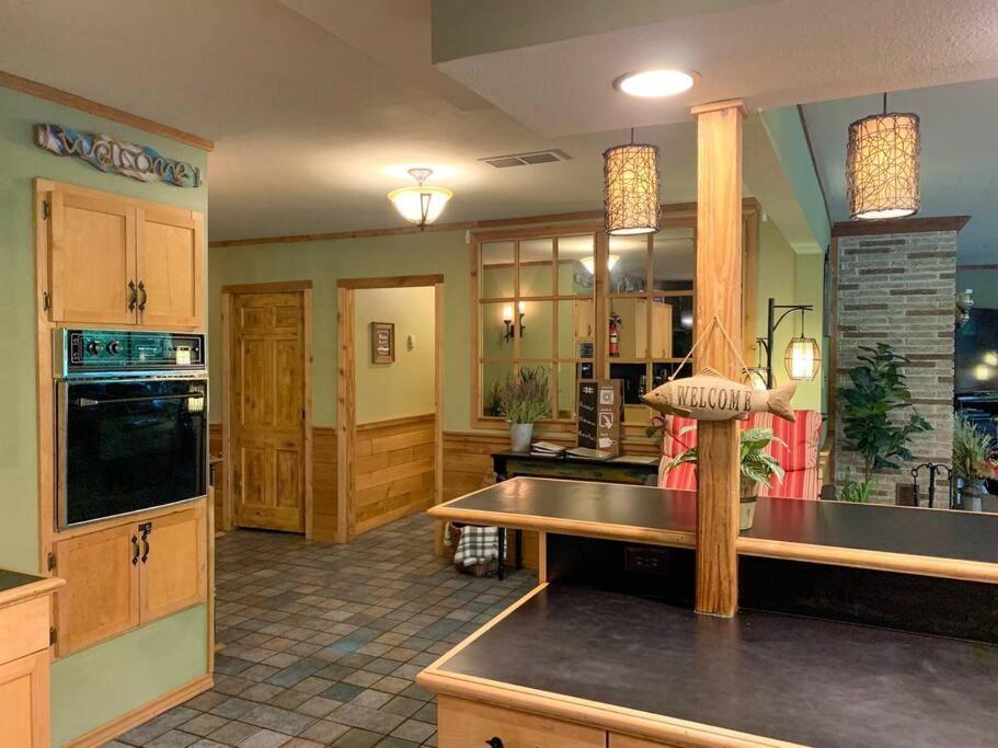The River Haven - Sleeps 32 - On Guadalupe River Seguin Luaran gambar
