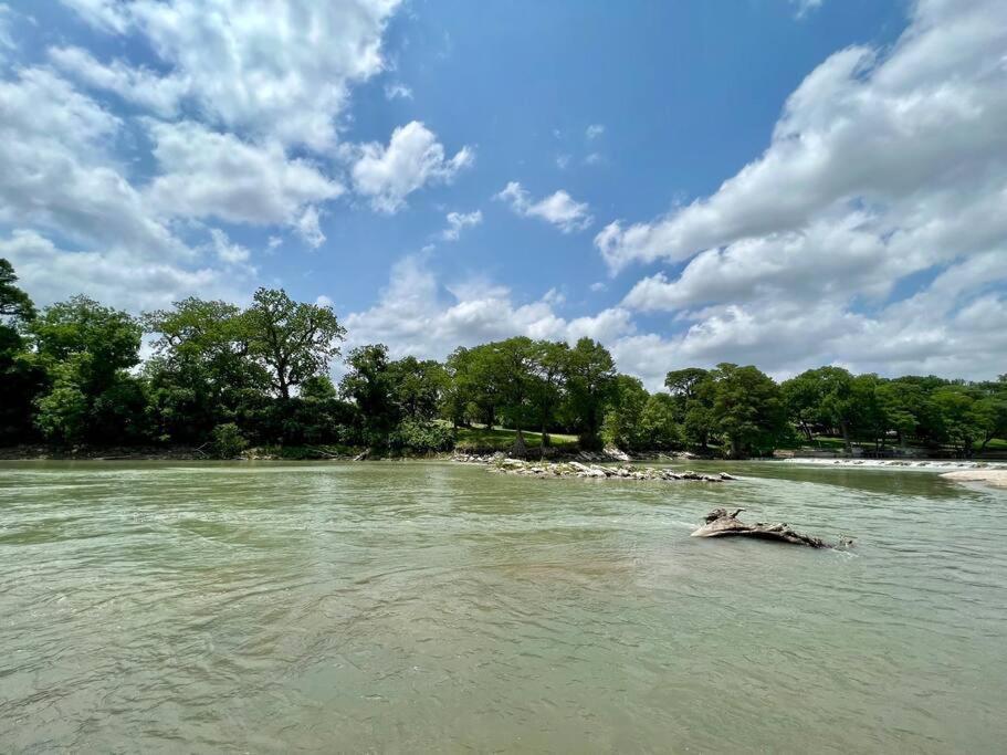 The River Haven - Sleeps 32 - On Guadalupe River Seguin Luaran gambar
