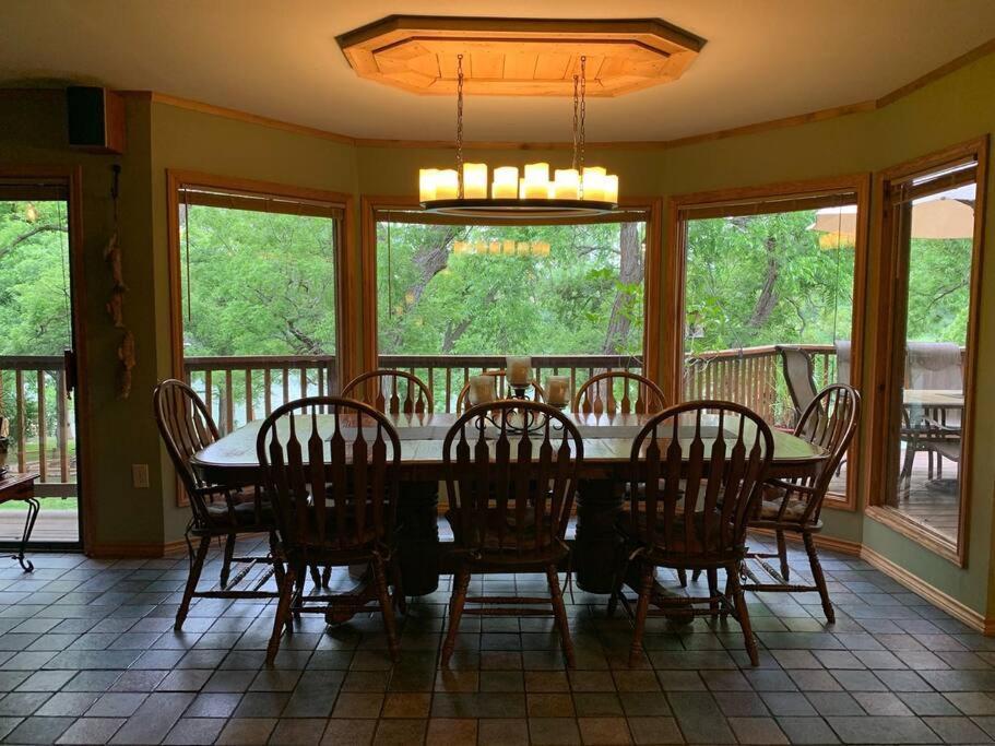 The River Haven - Sleeps 32 - On Guadalupe River Seguin Luaran gambar
