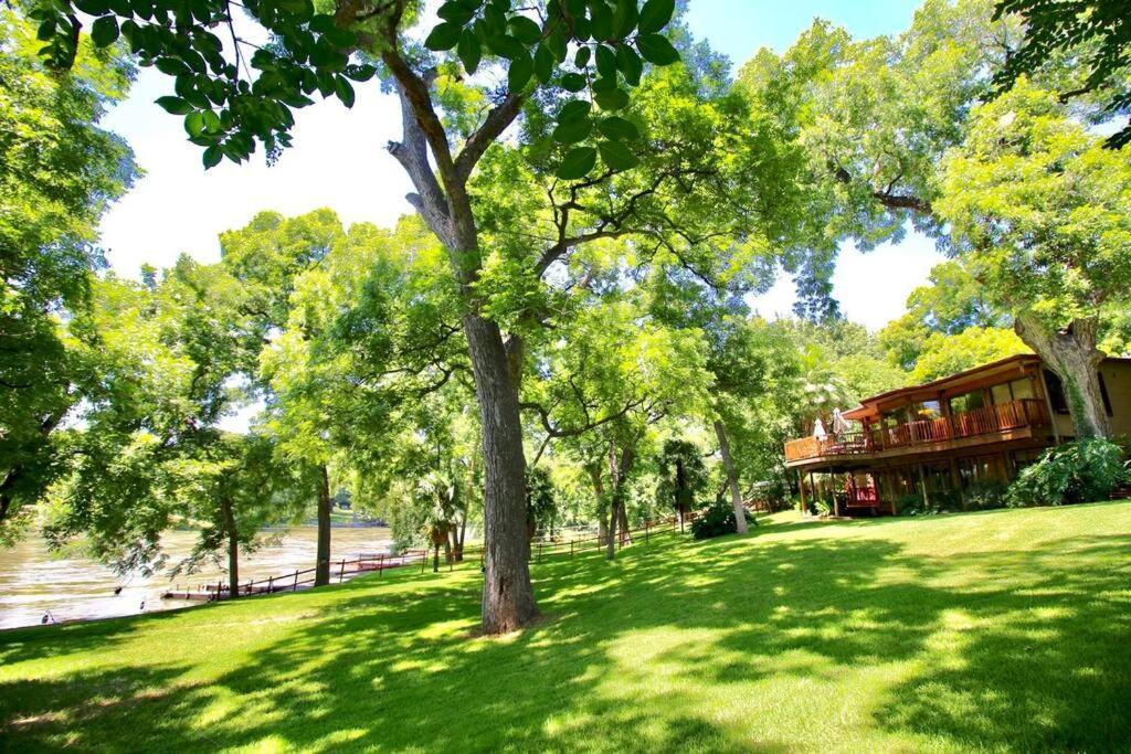 The River Haven - Sleeps 32 - On Guadalupe River Seguin Luaran gambar