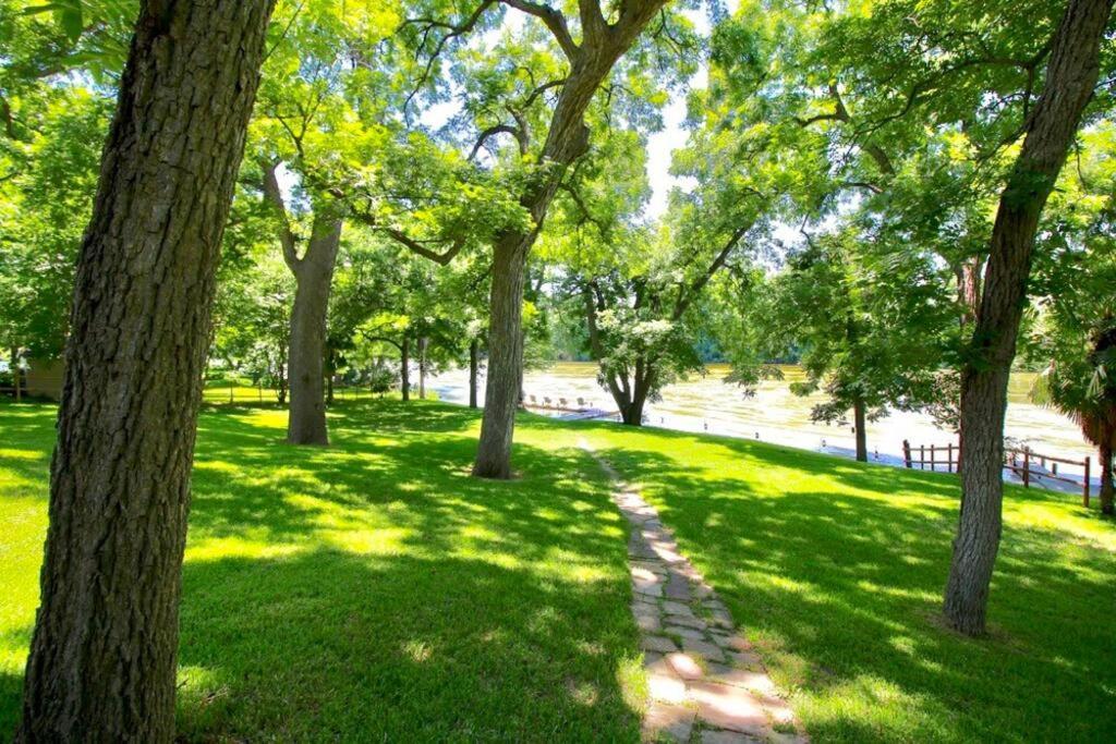 The River Haven - Sleeps 32 - On Guadalupe River Seguin Luaran gambar