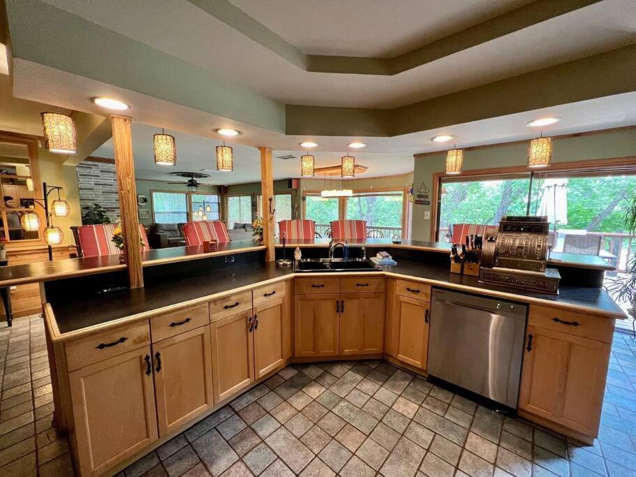 The River Haven - Sleeps 32 - On Guadalupe River Seguin Luaran gambar