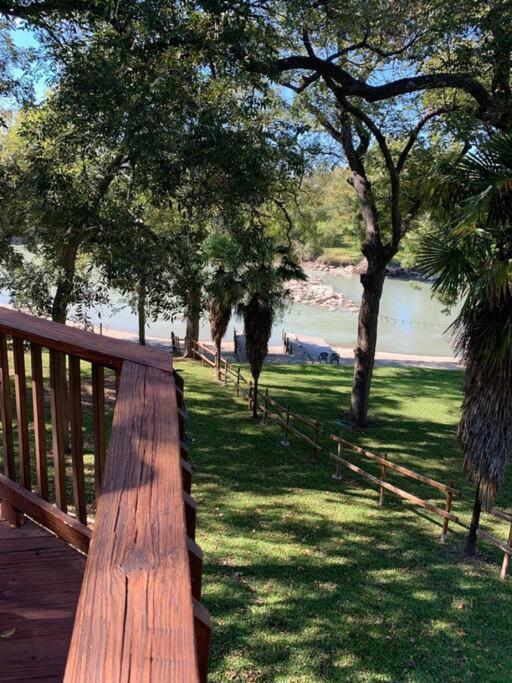 The River Haven - Sleeps 32 - On Guadalupe River Seguin Luaran gambar