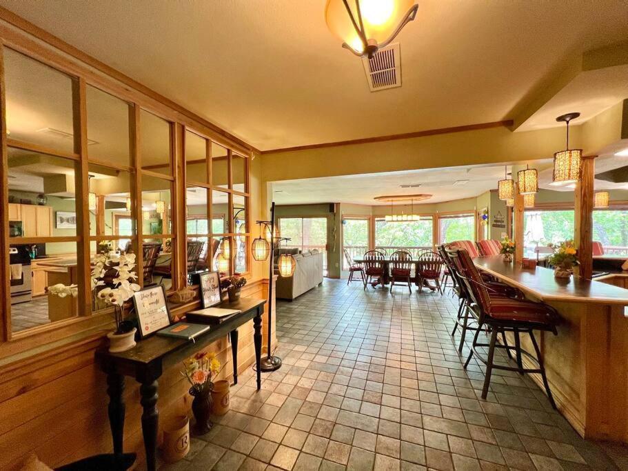 The River Haven - Sleeps 32 - On Guadalupe River Seguin Luaran gambar